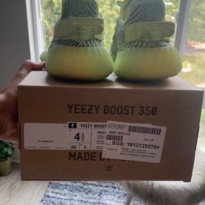 Yeezy Boost 350-V2 Yeezreel